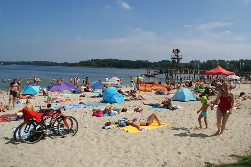 W sobotę nie brakowało chętnych do plażowania nad Pogorią...