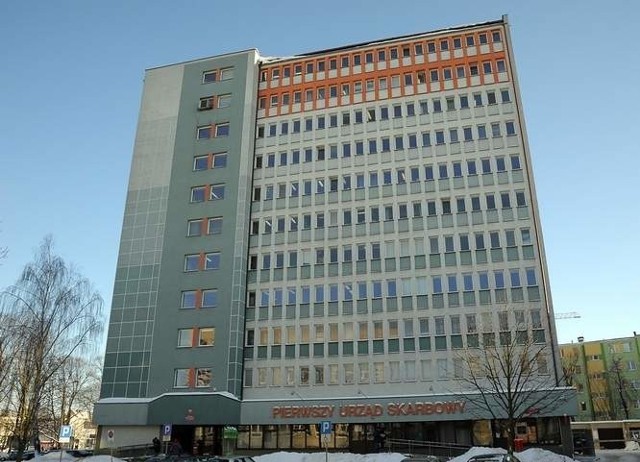 Pierwszy Urząd Skarbowy w Białymstoku znajduje się przy ul. Świętojańskiej 1.