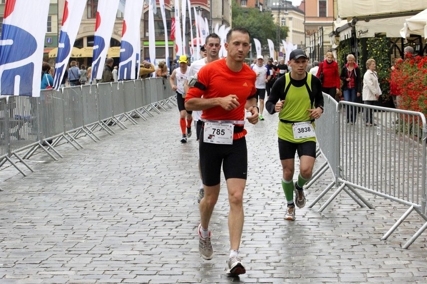 Maraton Wrocław - ZDJĘCIA - zawodnicy z numerami 3801 - 4000