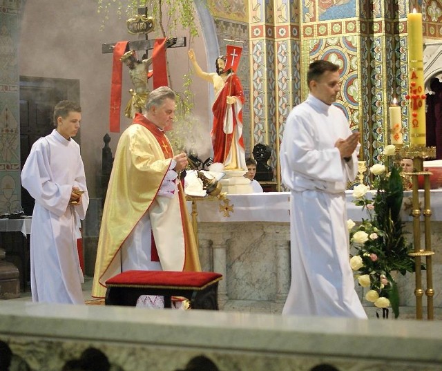 Migawka z sobotniej mszy żałobnej w intencji ofiar katatsrofy