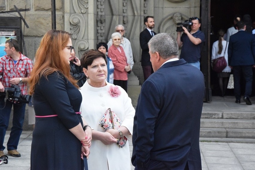 Premier Beata Szydło z mężem przyjechała na święcenia...