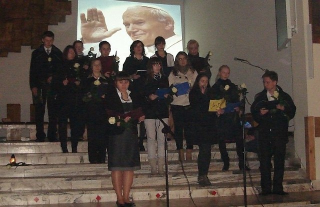 Wieczornicę w rocznicę śmierci Jana Pawła II w Starachowicach przygotowała Młodzieżowa Rada Miasta. 