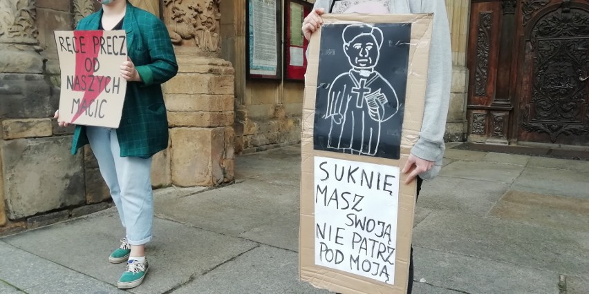 Kolejny dzień protestów. Utarczki pod katedrą i pałacem arcybiskupim na Ostrowie Tumskim [ZDJĘCIA]