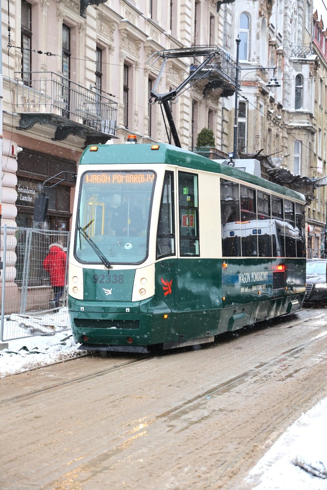 Pierwszy tramwaj przejechał przez będący jeszcze w remoncie plac Wolności w poniedziałek 15 stycznia. Niestety, był to tylko próbny przejazd.