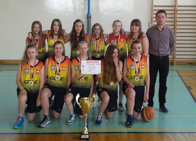Młode koszykarki z Oleśnicy pewnie wygrały turniej - finał wojewódzki Igrzysk Młodzieży Szkolnej w Oleśnicy. W czerwcu będą reprezentować nasz region na mistrzostwach Polski.
