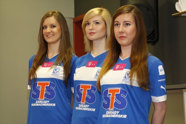 Kolejorz Girls zaprezentowały nowe koszulki Lecha Poznań