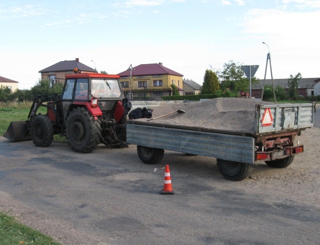 Kierowca ciągnika był pijany. Miał w organizmie 1,4 promila.