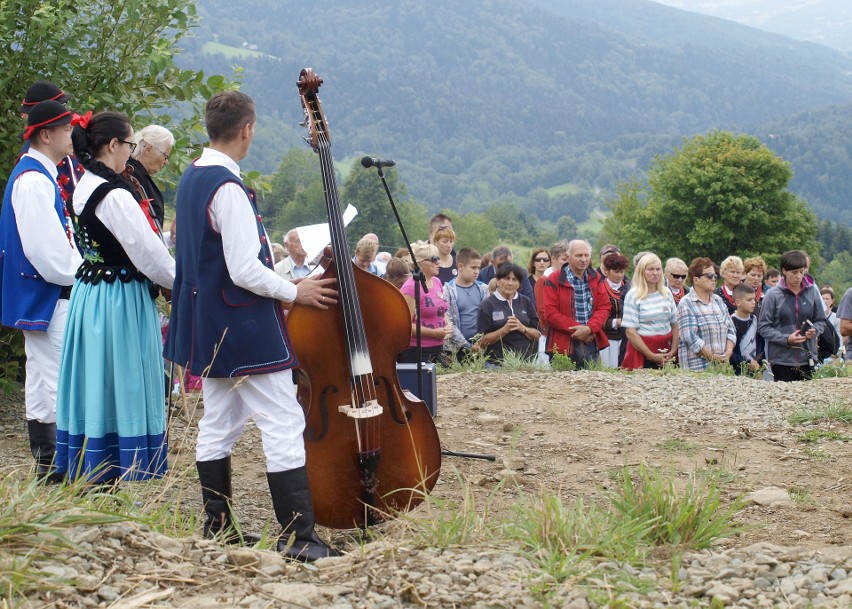 Odkryj Beskid Wyspowy. W sobotni deszczowy wieczór pokonali Korab, a w niedzielny słoneczny poranek wspięli się na Jaworz