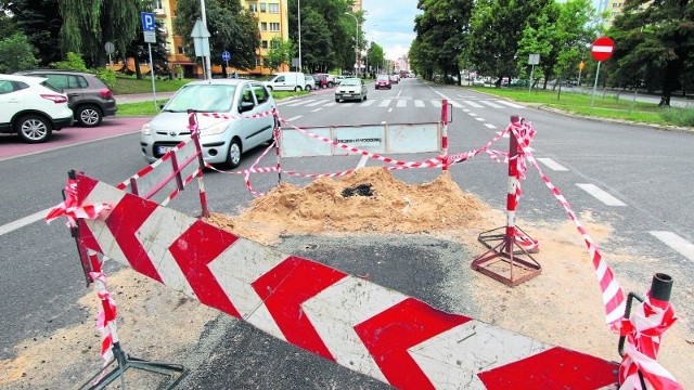 Na ulicy Sandomierskiej  pojawił się wykop, więc będzie kolejna łata na wyremontowanej jezdni.