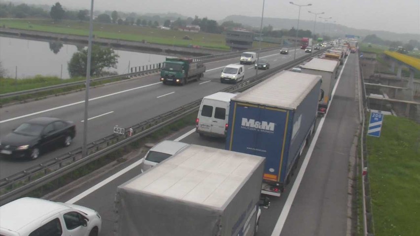 Tragiczny wypadek na autostradowej obwodnicy Krakowa. Nie żyje jedna osoba