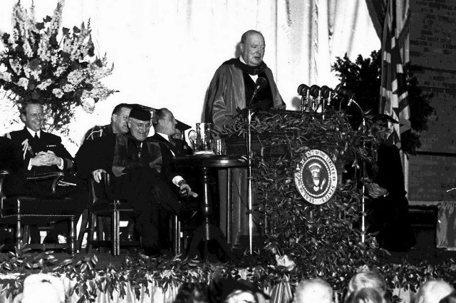 Winston Churchill wygłasza w Fulton słynne przemówienie o żelaznej kurtynie