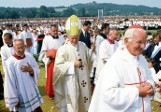 40. rocznica pierwszej pielgrzymki Jana Pawła II do Polski. Na Błoniach zapadła taka cisza, że słychać było skowronka 