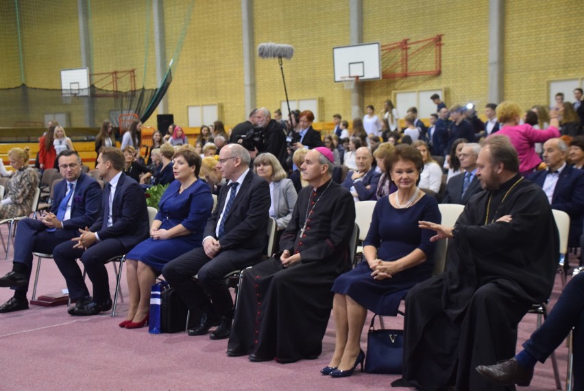 VI Liceum Ogólnokształcące. Białostocka szkoła świętuje jubileusz 100-lecia (ZDJĘCIA, WIDEO)