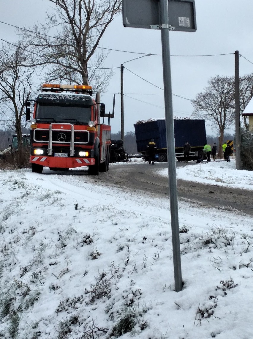 Wypadek ciężarówki w Brzezinkach