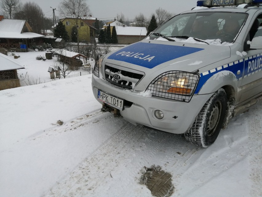 Załamał się lód na stawie przy Wiśle w Tarnobrzegu, znaleziono sprzęt wędkarski. Na miejsce skierowano służby