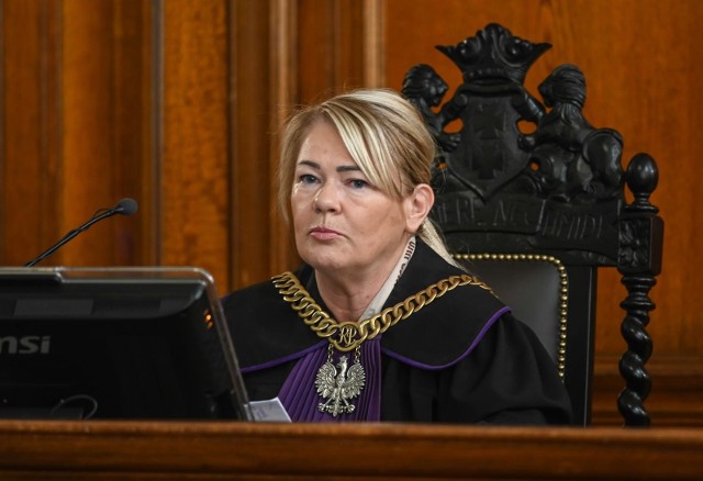 Sędzia Lidia Jedynak zdecydowała, że odczyta wszystkie nazwiska poszkodowanych.