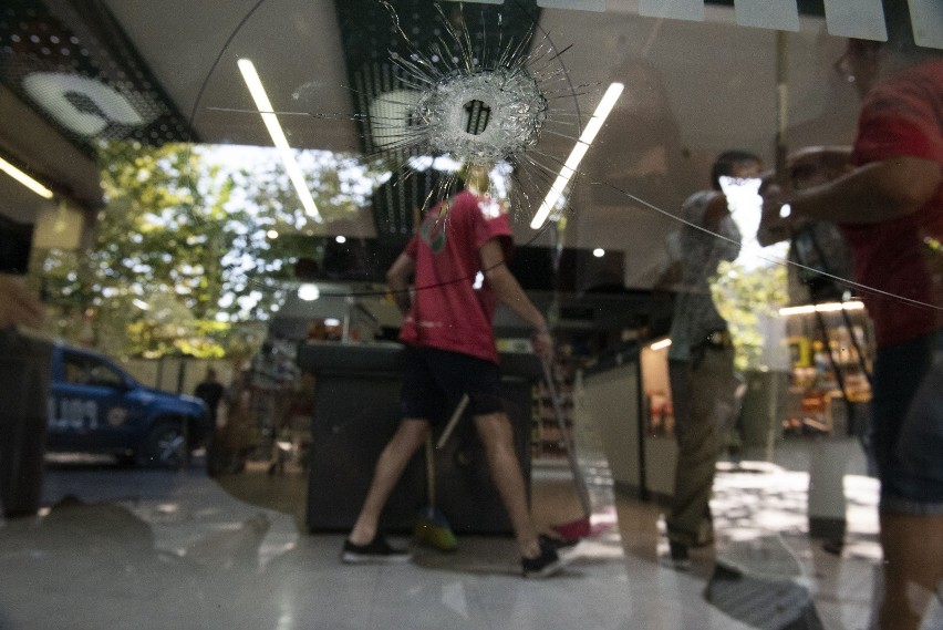 Ostrzelany supermarket sieci „Unico” prowadzony przez...