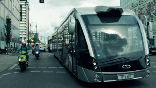 Elektryczny autobus Solaris na ulicach Berlina