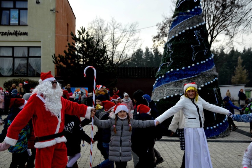 W Stąporkowie już święta. Pani burmistrz w roli... Mikołaja (ZDJĘCIA)