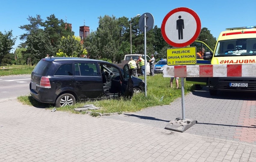 Ostrołęka. Kolizja na skrzyżowaniu Brata Żebrowskiego/Goworowskiej/Pomian. 14.06.2021. Zdjęcia