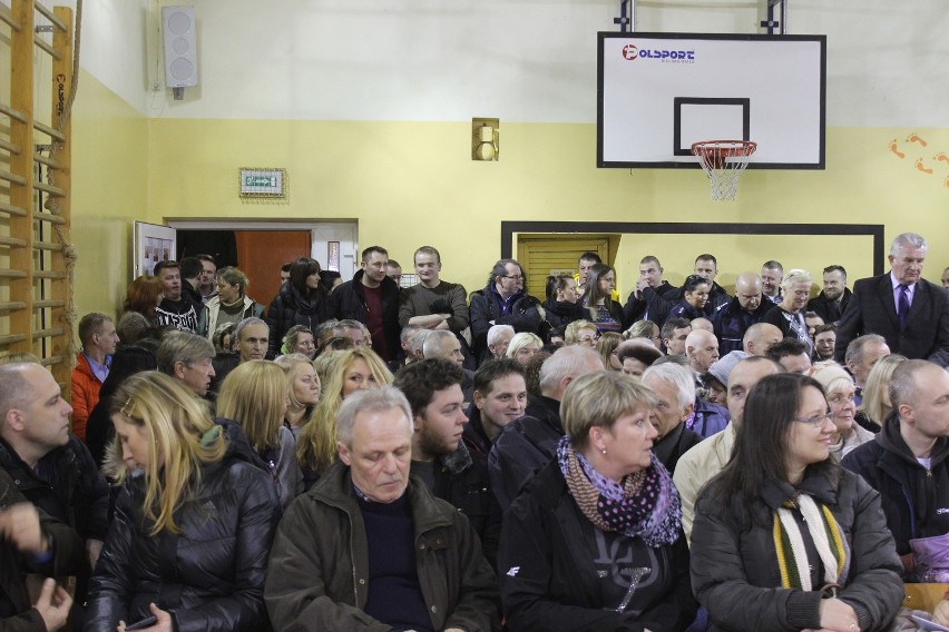 Mieszkańcy Grotnik domagają się likwidacji ośrodka dla uchodźców [ZDJĘCIA]