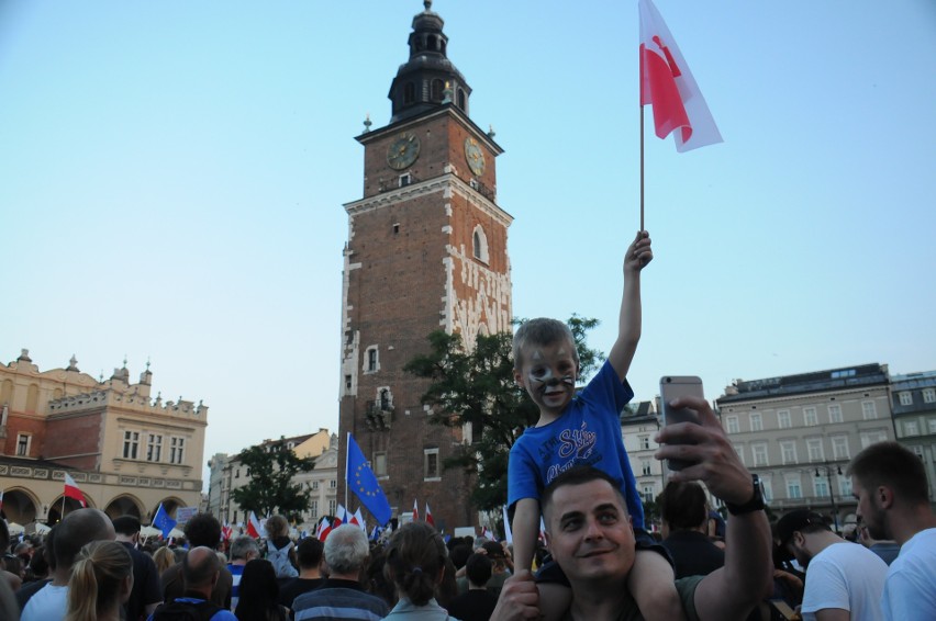 Kraków. Wielki protest na Rynku Głównym w obronie sądów