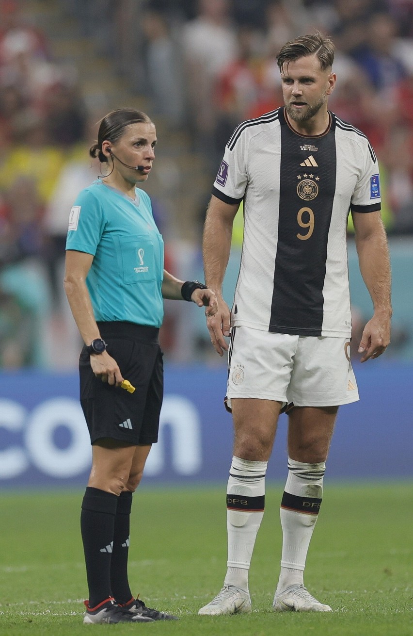MŚ 2022. Stephanie Frappart jako pierwsza kobieta poprowadziła mecz mistrzostw świata. Była świadkiem odpadnięcia Niemców