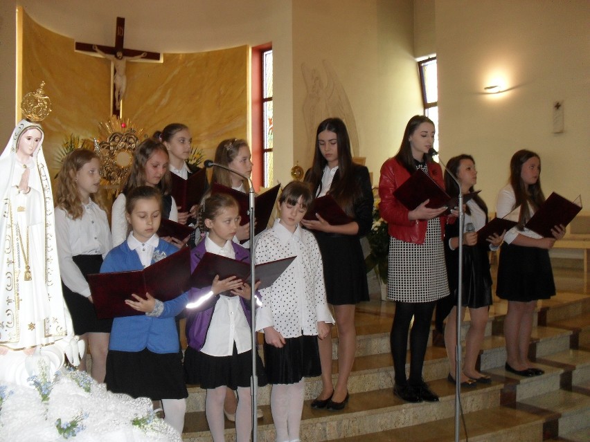 Uczniowie Zespołu Szkół w Stawkach nawiązali do 1050 rocznicy Chrztu Polski