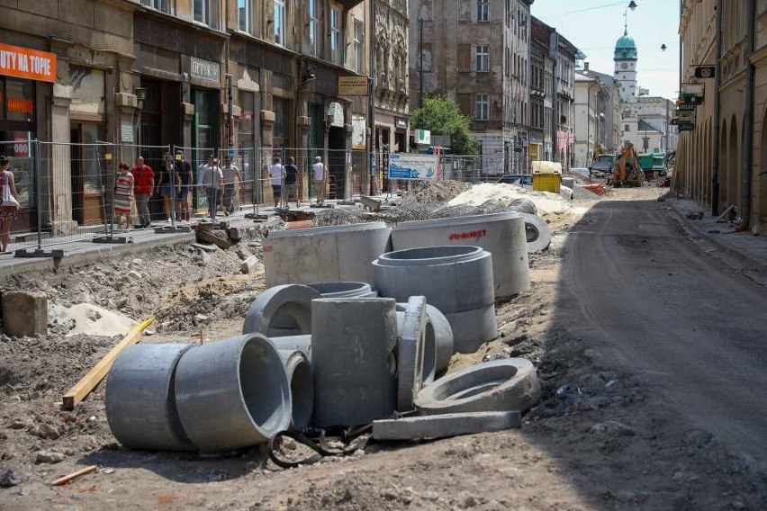 Kraków. Przebudowa ulicy Krakowskiej. Zobacz, jak postępują prace [ZDJĘCIA, WIDEO]