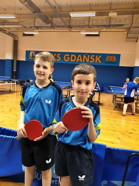 Najmłodsi zawodnicy UKS Junior Miastko Kamil Niewiadomski i Cyprian Adamczyk wzięli udział w eliminacjach do Mistrzostw Polski żaków w tenisie stołowym. Turniej odbył się w Gdańsku.