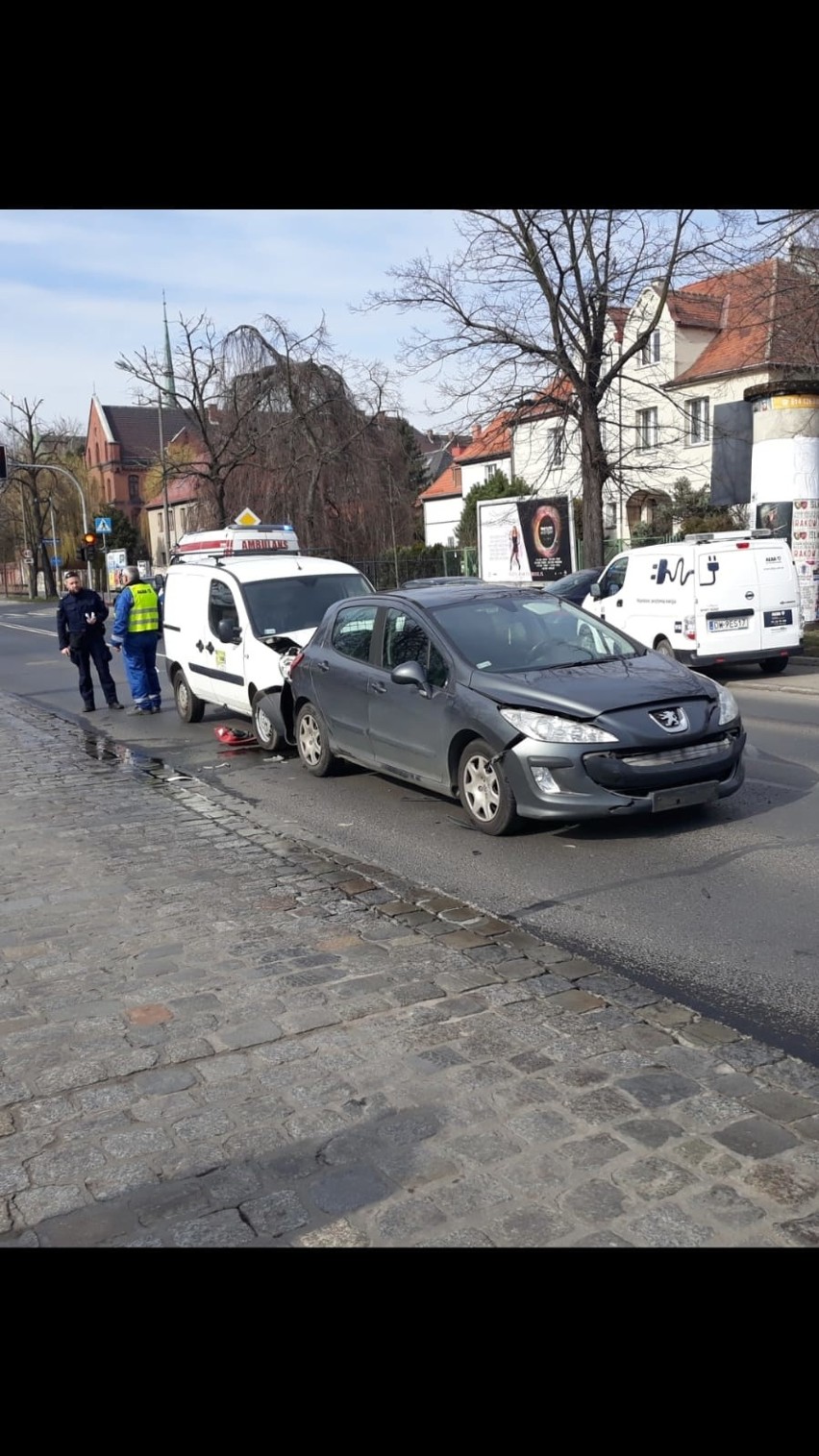 Wypadek trzech aut na Kasprowicza. Są utrudnienia w ruchu