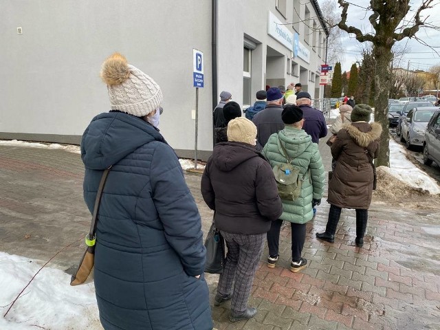 Wadowice. Kolejki przed punktami szczepień na Covid