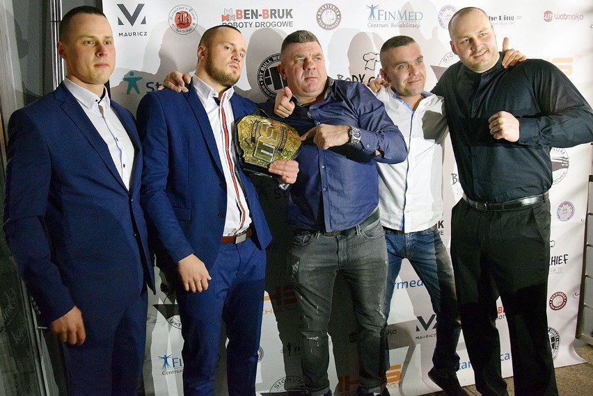 Stargardzki Narkun Team na After Party 42. KSW. Zwycięstwo nad Mamedem Chalidowem Tomasz Narkun świętował z rodziną, przyjaciółmi i fanami