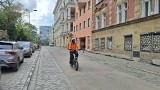 Ulica rowerowa, czyli cała dla rowerzystów. Kierowcy muszą ustępować cyklistom. Oto pomysł Fundacji Fenomen dla ulicy Do Folwarku w Łodzi