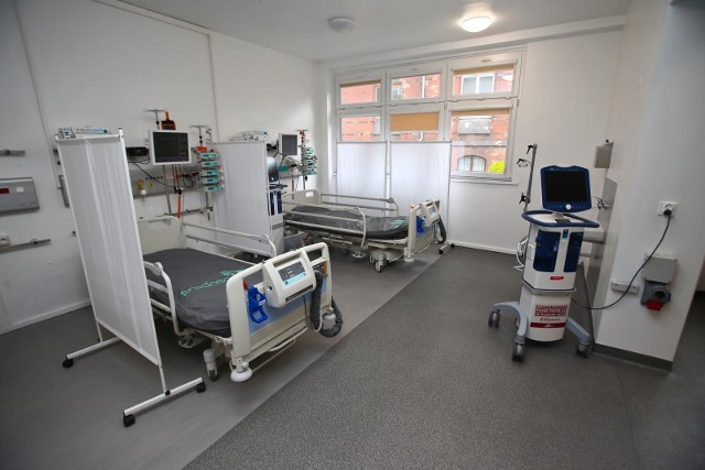 Ministerstwo Zdrowia od piątku podaje liczbę łóżek dla pacjentów z koronawiruse,m. Obecnie jest ich 18 432.