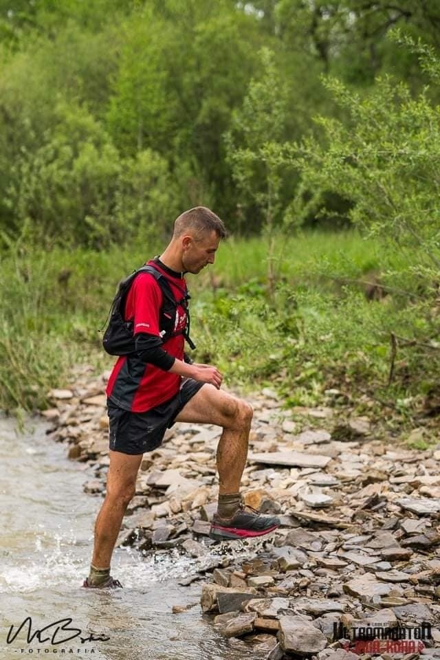 Dariusz Strychalski ciągle udowadnia, że niepełnosprawność można pokonać. Bieganie to całe jego życie. Od 2007 roku startuje w ultramaratonach.