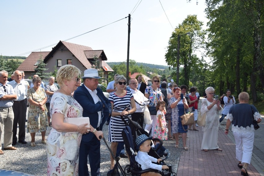 Hołd dla 30 ofiar pacyfikacji Radwanowic w miejscu kaźni hitlerowskiej. Wspomnienia bestialskiego mordu [ZDJĘCIA] 