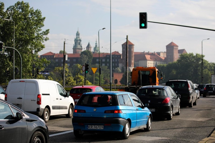 Kraków. Urzędnicy zadecydowali bez opinii mieszkańców o rewolucji komunikacyjnej i mamy korki. Radni: nie ma zgody na takie "eksperymenty"