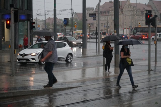 IMGW wydał ostrzeżenie pierwszego stopnia dla całej Wielkopolski. Prawdopodobieństwo wystąpienia burz z gradem wynosi aż 80 procent.