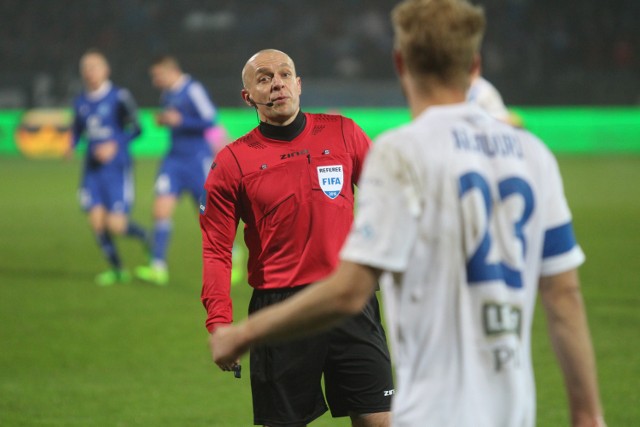 Szymon Marciniak w rozmowie z Paulusem Arajuurim