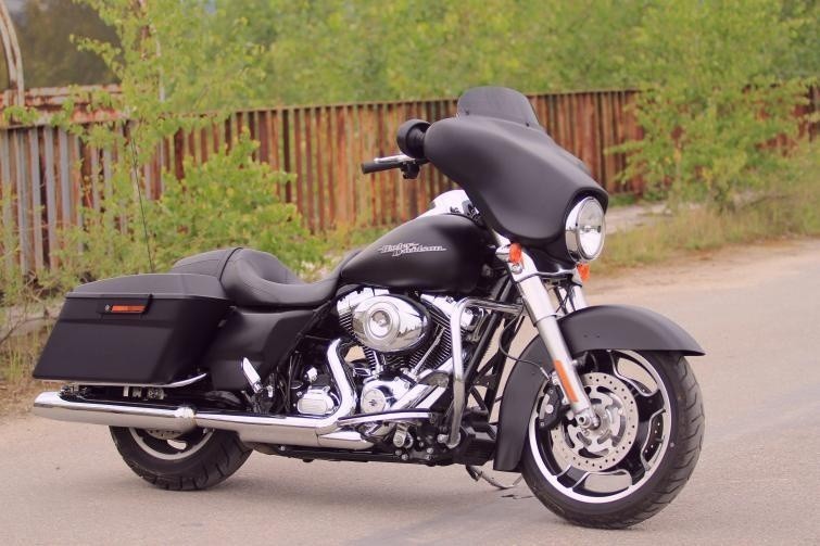 Testujemy: Harley-Davidson Street Glide -  (film, foto)