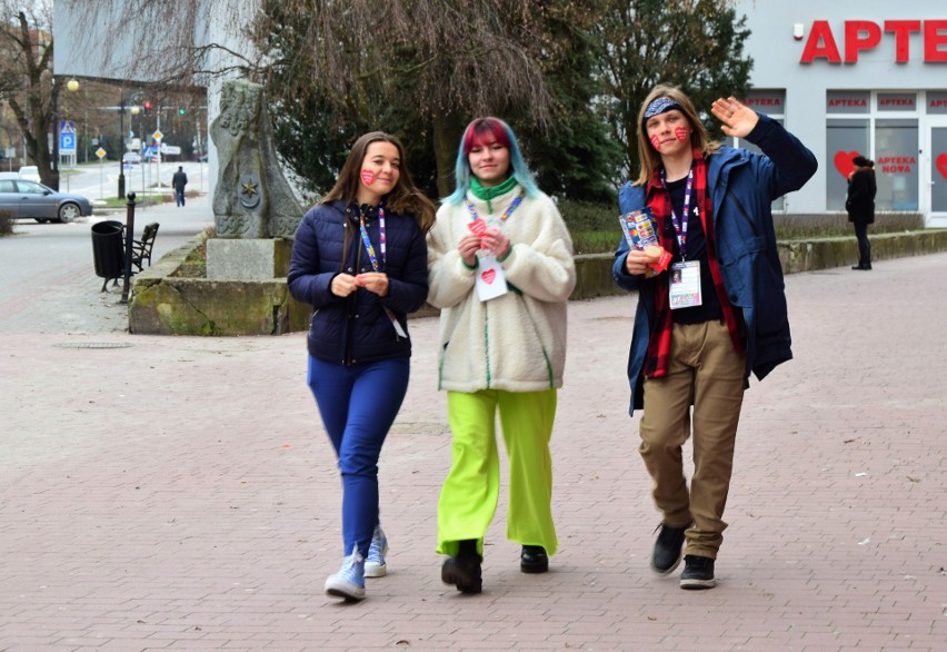 W Tarnobrzegu trwa 31. Finał Wielkiej Orkiestry Świątecznej Pomocy. Kwesta, licytacje, koncert i inne atrakcje na Rynku. Zobacz zdjęcia  