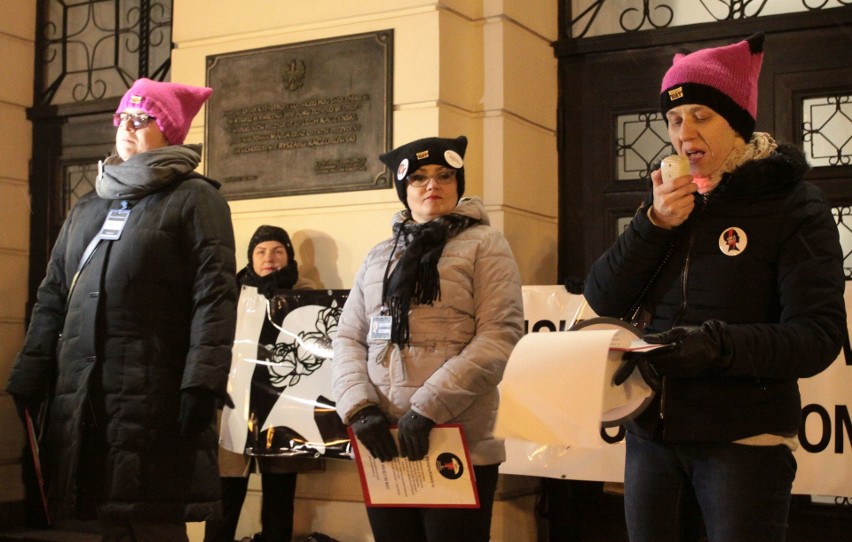 "Czarna środa" również w Radomiu. Radomska Inicjatywa Kobieca zwołała na plac Corazziego zwolenników liberalizacji prawa antyaborcyjnego