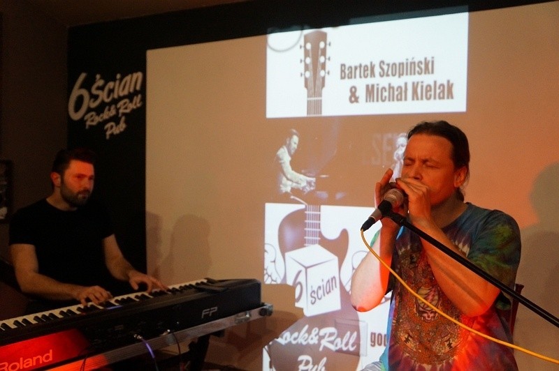 Pub 6-ścian. MIchał Kielak i Bartek Szopiński zagrali boogie i bluesa (zdjęcia, wideo)