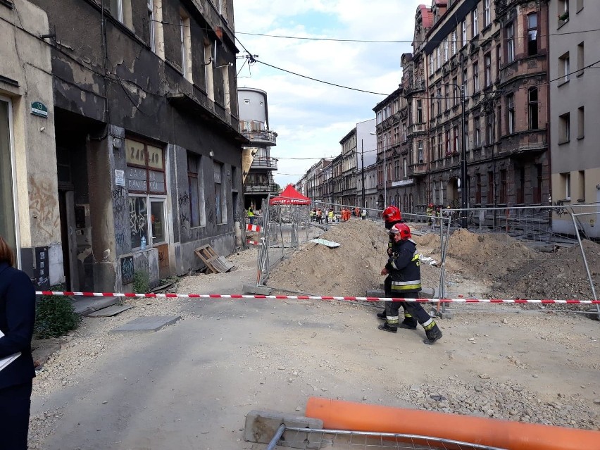 Wybuch gazu w Bytomiu. Zniszczona kamienica wyłączona z użytku. Mieszkańcy spędzili noc u rodzin i w hostelach. ZDJĘCIA