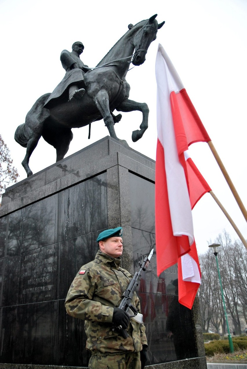 Urodziny Marszałka Piłsudskiego na pl. Litewskim (ZDJĘCIA)