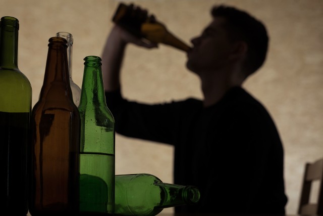 Alkoholizm jest chorobą wymagającą specjalistycznej pomocy z zewnątrz.