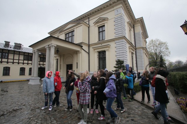 Muzeum Pałac Herbsta zaprasza w tym tygodniu dzieci i dorosłych na wspólne poznawanie historii ubioru