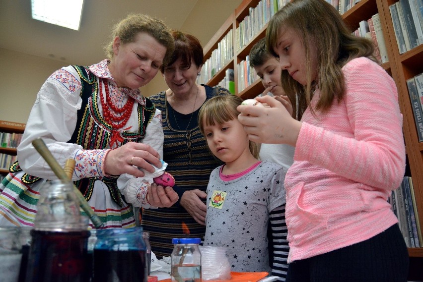 Jak się robi pisanki? Można się było nauczyć na warsztatach  (ZDJĘCIA)