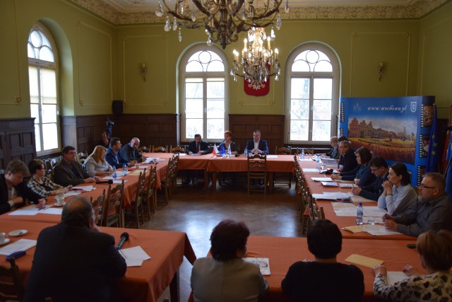 Nadzwyczajna sesja rady miejskiej we Wschowie 9 marca 2018 r.
